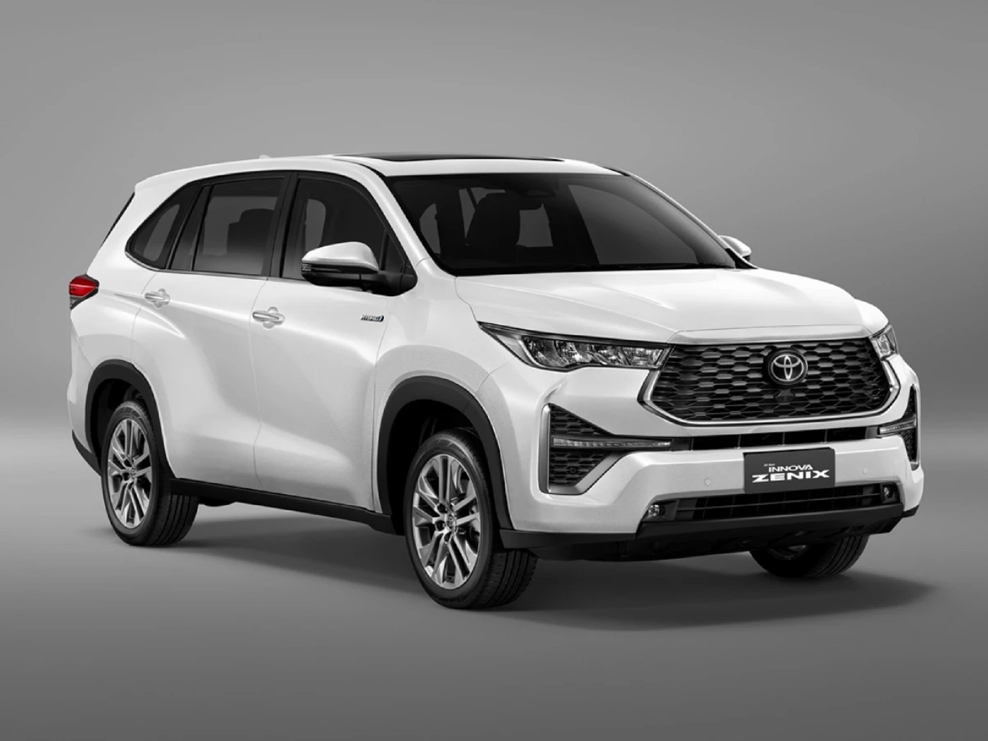Toyota INNOVA ZENIX HYBRID - Foto 4 untuk rental mobil Bandung